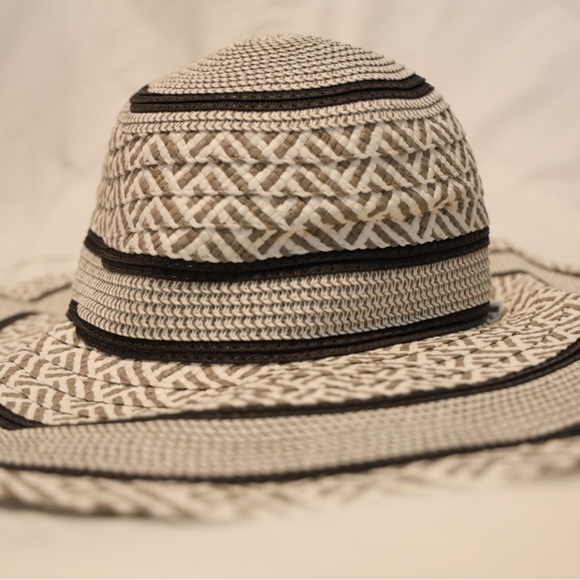 Sun hat - Picture 3 of 3